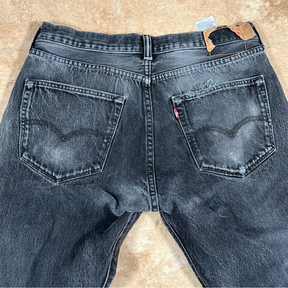 Levis 501 Jeans Mens 36x32‎ Black Denim Button Fly Mid Rise Straight Faded Pants - Picture 5 of 7